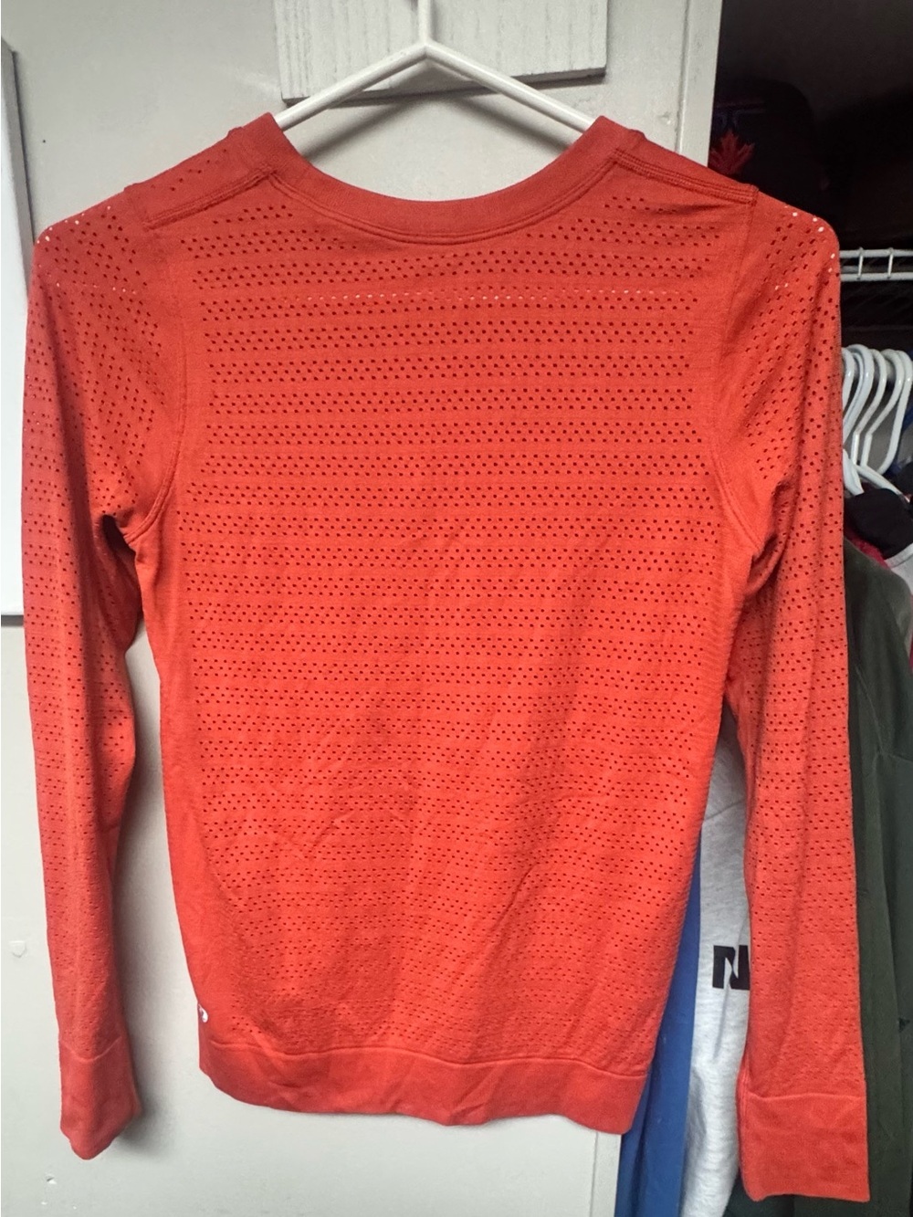 Lululemon Breeze By Long Sleeve Running Shirt Orange Perforated Seamless Size 4 - Picture 5 of 5